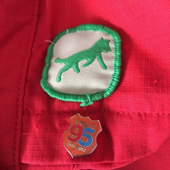 Scouts Canada Womens Blouse Sz 10 Red Nylon Vented Back Patches Long Sleeve - Picture 7 of 9